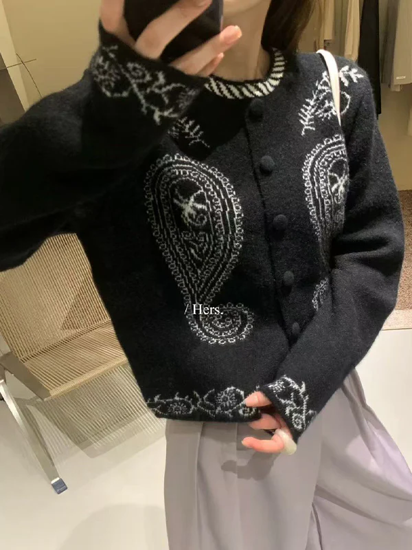 Cashew Flower Pattern Sweaters - Image 3