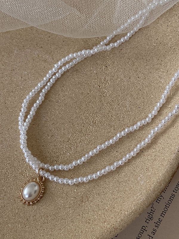 Faux Pearl Pendant Double Layered Necklace - Image 4