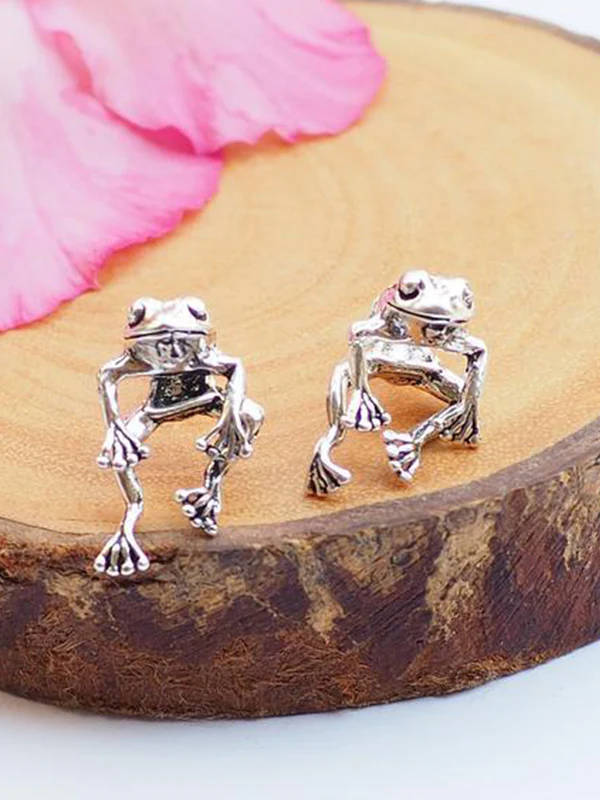 Frog Design Stud Earring - Image 3