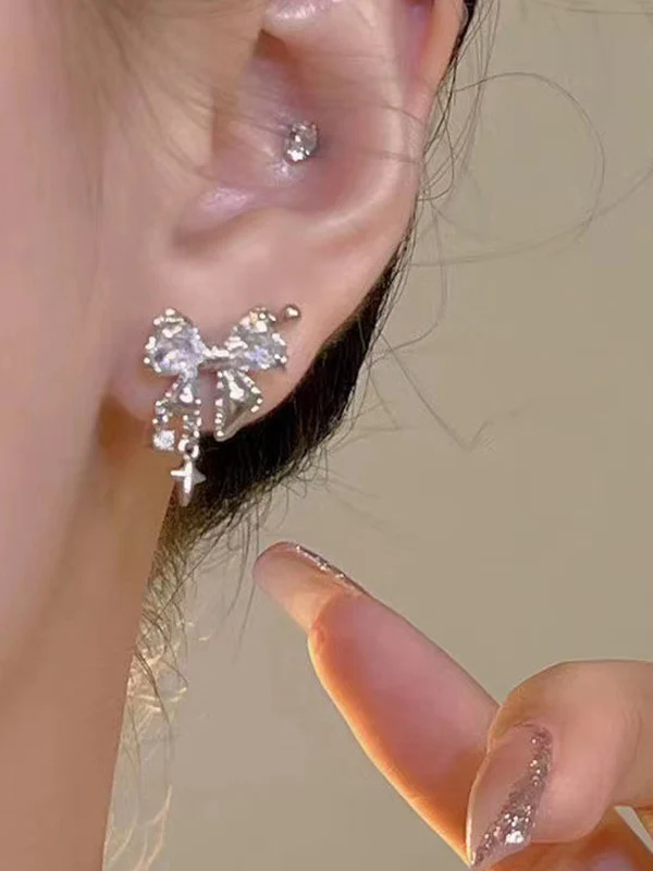 Glittering Bow Styling Stud Earring - Image 3