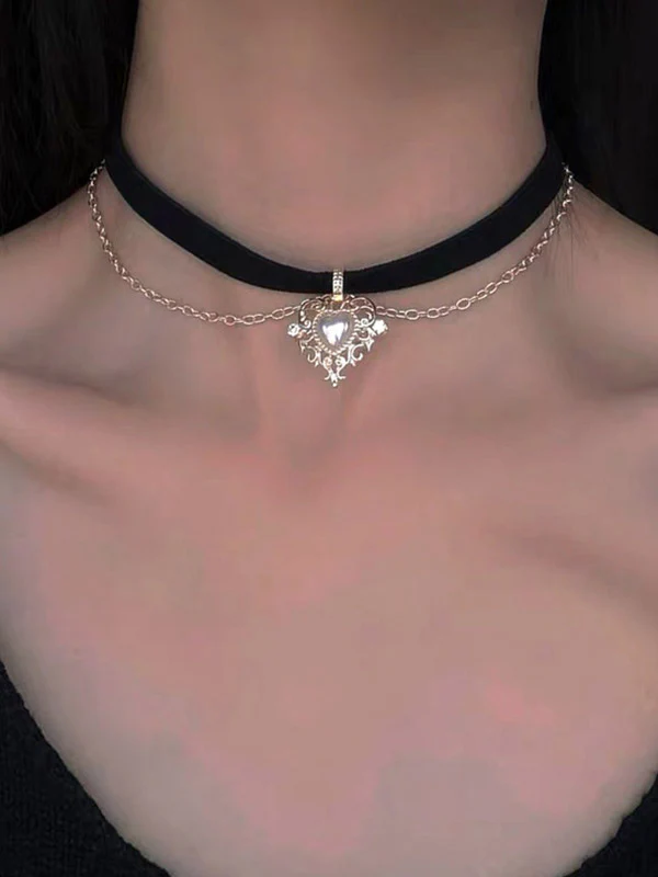 Gothic Heart Chain Velvet Choker Necklace - Image 3