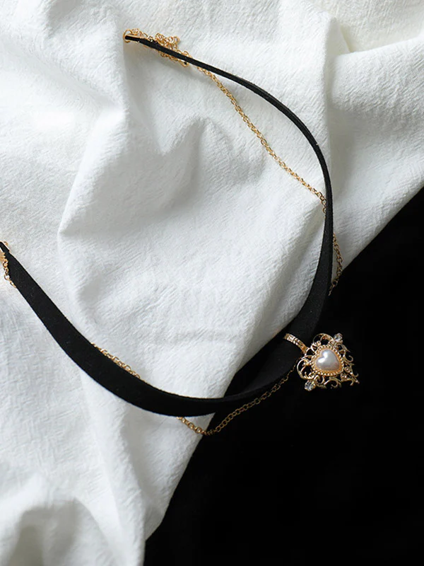 Gothic Heart Chain Velvet Choker Necklace - Image 6