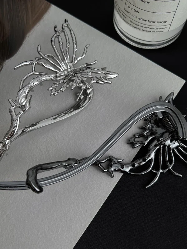 Grungy Butterfly Pattern Hair Clip - Image 5