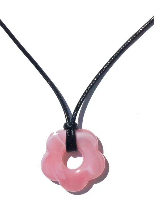Hollow Out Flower Pendant Rope Necklace - Image 3