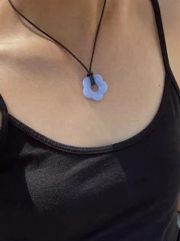 Hollow Out Flower Pendant Rope Necklace - Image 8