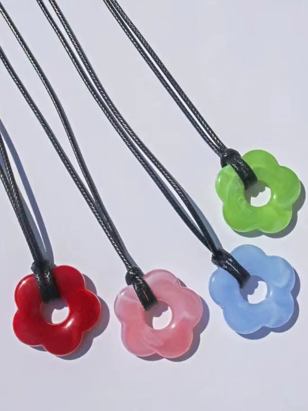 Hollow Out Flower Pendant Rope Necklace - Image 9