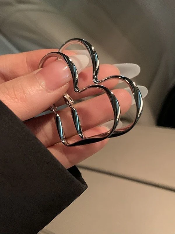 Hollow Out Heart Earrings - Image 2