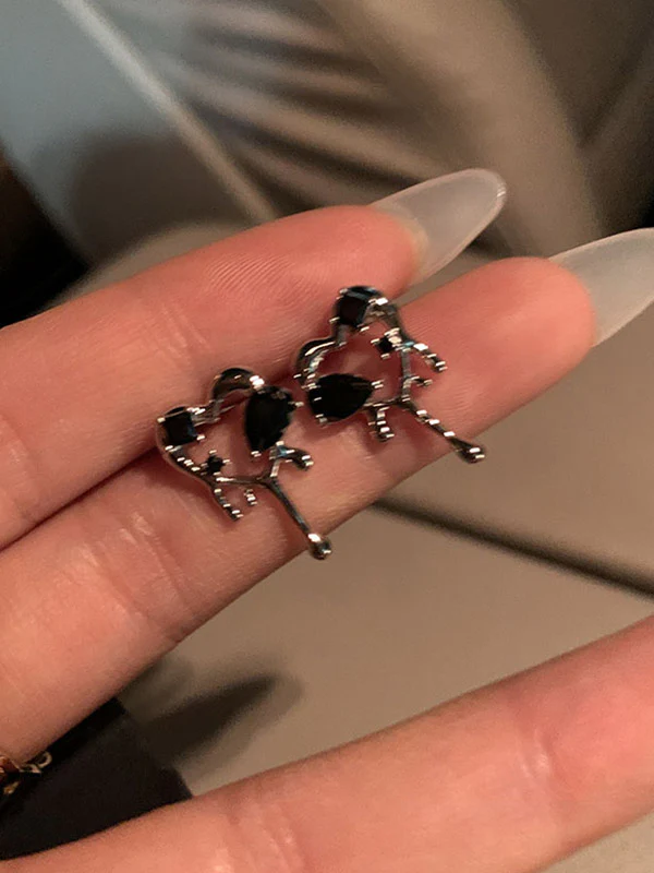 Hollow Out Heart Pattern Earring - Image 2