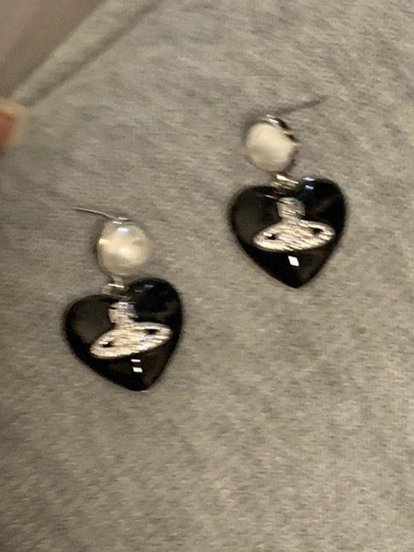 Black Heart With Diamond Earring - Image 2