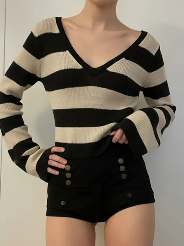 Retro-Chic V-Neck Long Sleeve