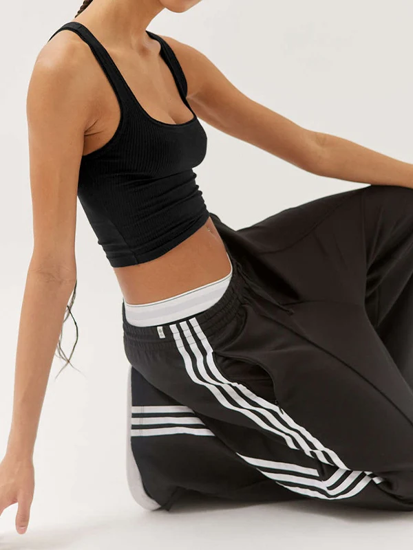 Solid U Neck Slim Tank Top - Image 27