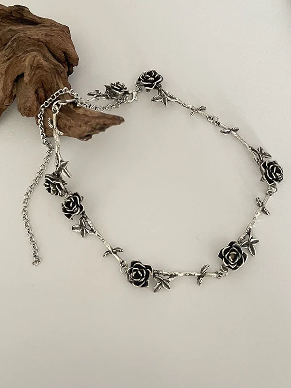 Vintage Rose Design Necklace - Image 2