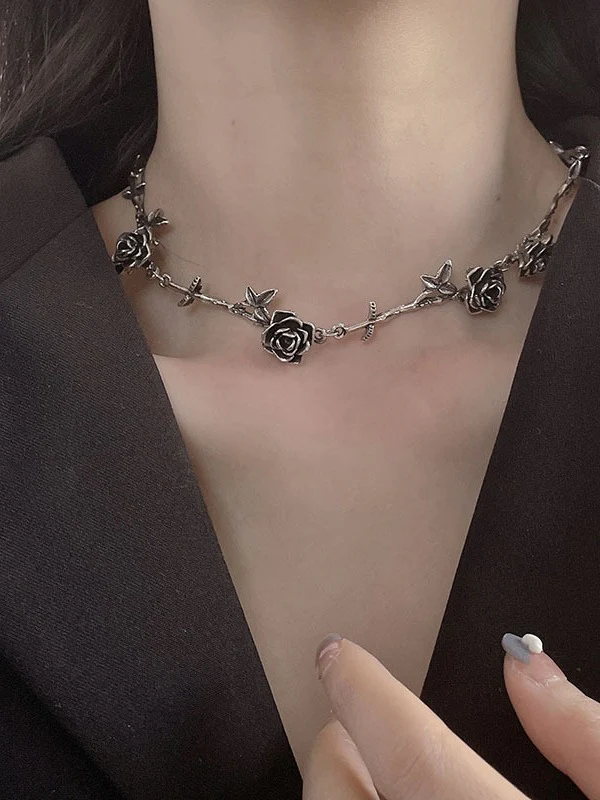 Vintage Rose Design Necklace - Image 3