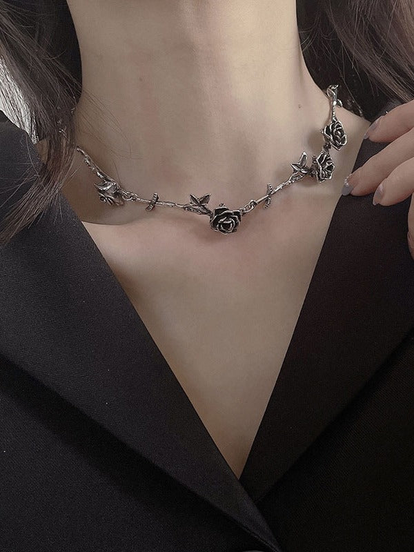 Vintage Rose Design Necklace - Image 4